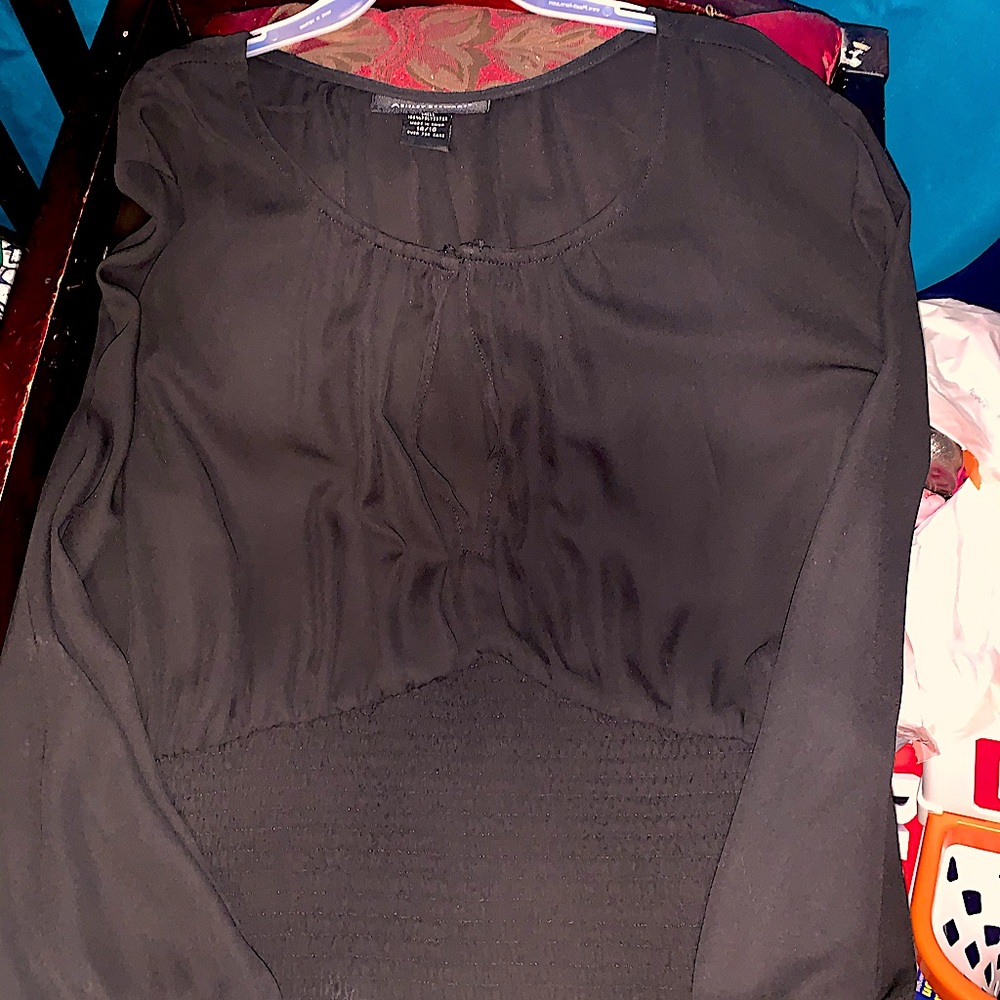 Women’s Ashley Stewart off-the-shoulder blouse. Size 14/16.